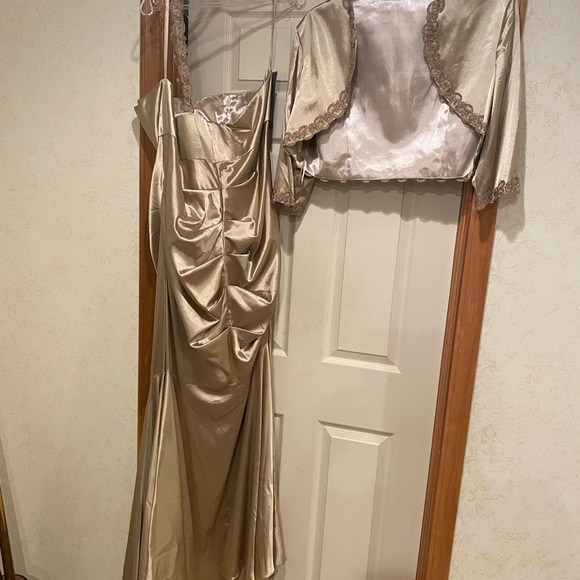 Two piece evening gown with jacket never worn tag on - Picture 2 of 3